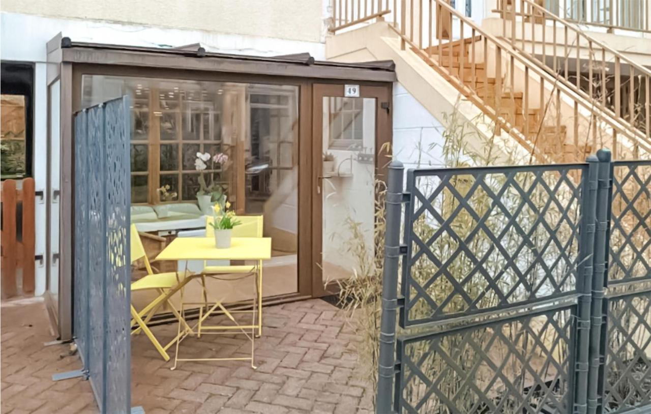 1 Bedroom Lovely Apartment In Grandcamp-Maisy Extérieur photo