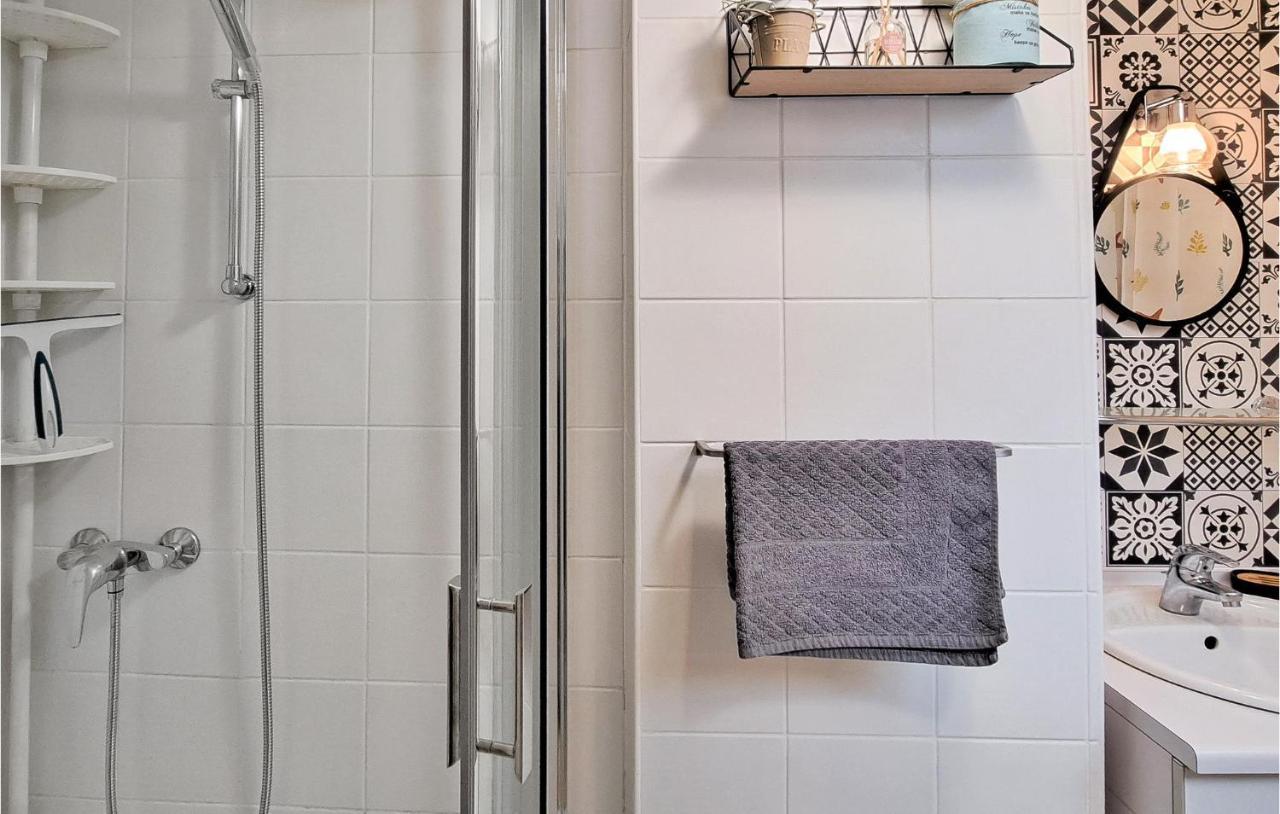 1 Bedroom Lovely Apartment In Grandcamp-Maisy Extérieur photo